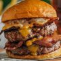 Disfruta el doble de tu hamburguesa preferida con nuestro descuento especial todos los martes